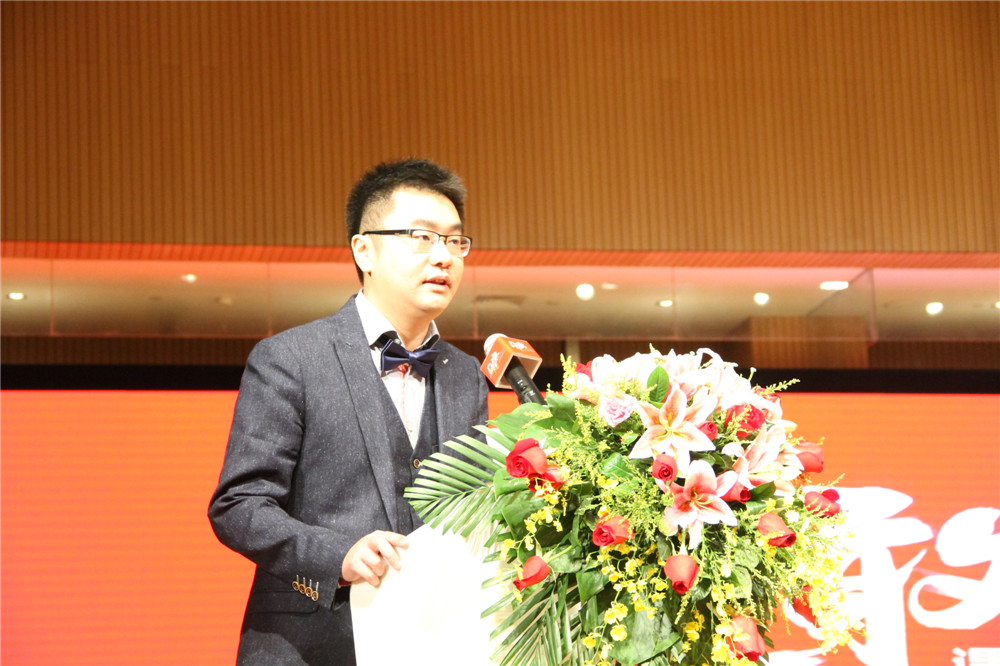 新中源陶瓷總經(jīng)理霍卓威.JPG