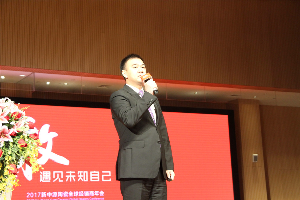 仿古磚事業(yè)部總經(jīng)理胡海軍.JPG