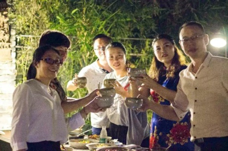 1.6舉杯祝愿宏陶.jpg