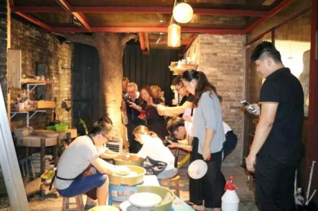 1.5體驗(yàn)拉胚.jpg
