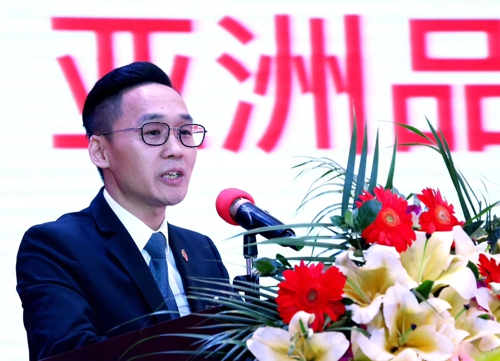 亞洲品牌集團(tuán)副總裁、亞洲品牌盛典組委會(huì)副秘書長(zhǎng)王建鋒發(fā)表致辭.jpg